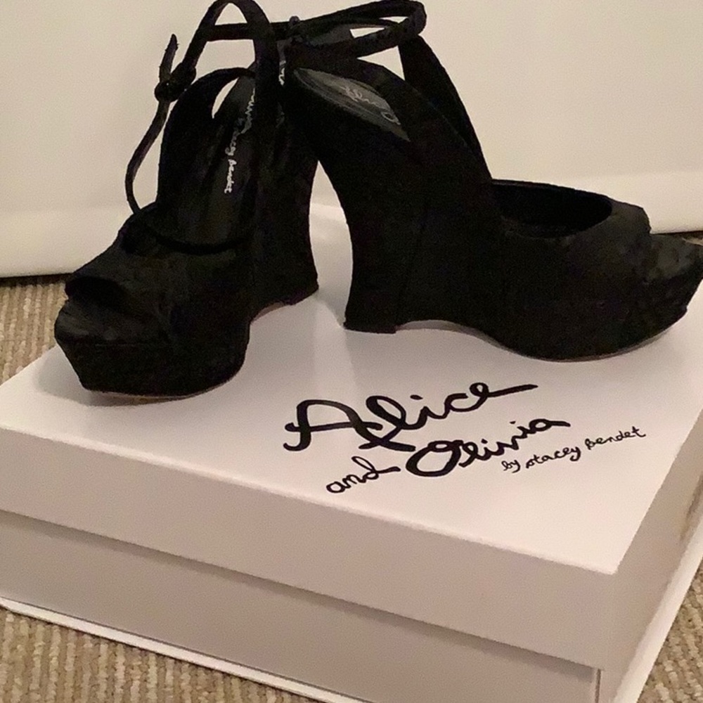 Alice & Olivia shoes Denny wedge